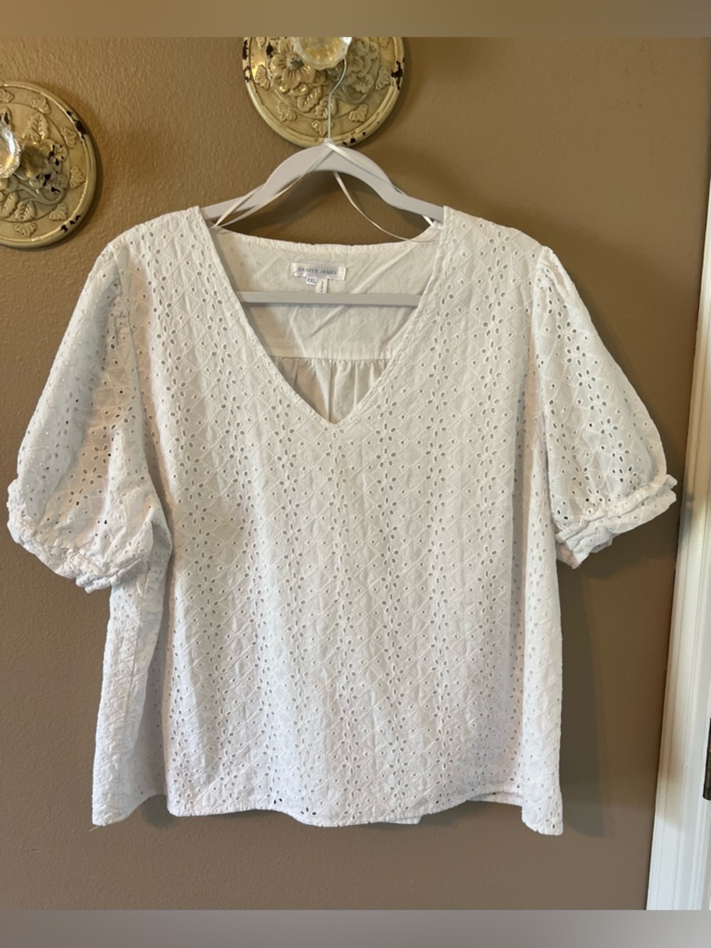 Draper James Universal Thread White Eyelet V-Neck Puff Sleeve Top